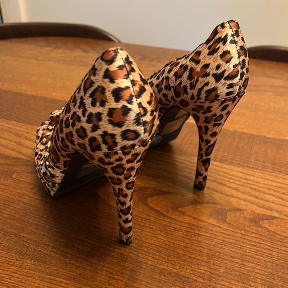 Forever 21 cheetah print platform heels - Picture 2 of 3